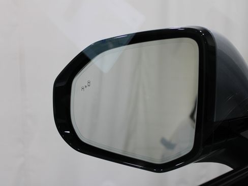 Used 2023 Rivian R1S Adventure image 12