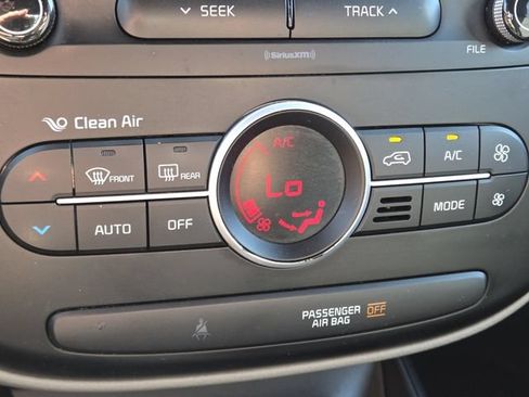 Used 2017 Kia Soul + FWD image 5