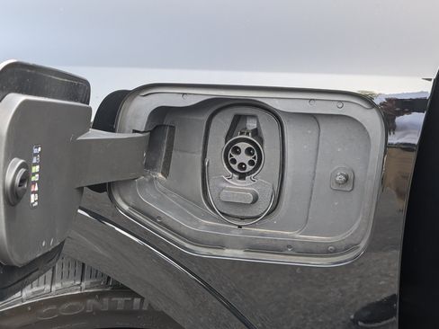 Used 2025 Chevrolet Equinox EV RS FWD image 37