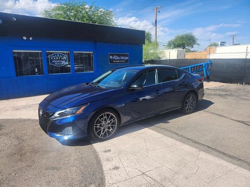 Used 2023 Nissan Altima 2.0 SR FWD image 2