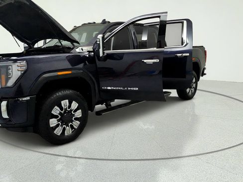 Used 2024 GMC Sierra 3500 Denali w/ Denali Reserve Package AWD/4WD image 9