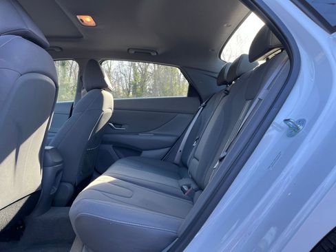 Used 2025 Hyundai Elantra SEL image 23