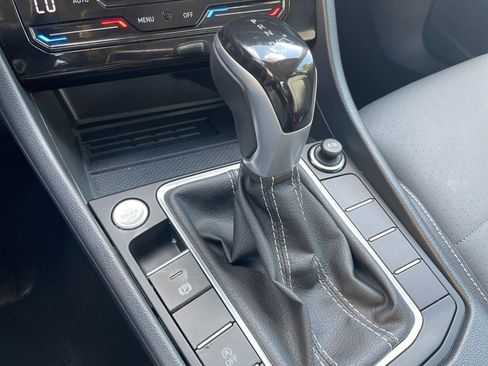 Used 2025 Volkswagen Jetta SE image 41