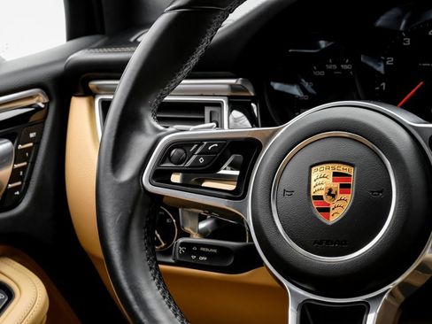 Used 2018 Porsche Macan image 16