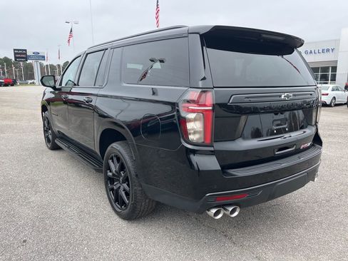 Used 2023 Chevrolet Suburban RST w/ Sport Performance Package image 7