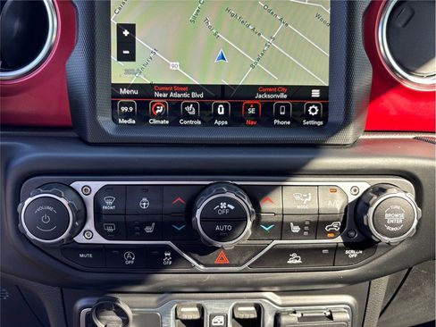 Used 2023 Jeep Wrangler Unlimited Rubicon w/ Cold Weather Group AWD/4WD image 28