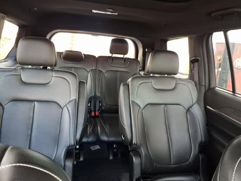 Used 2024 Jeep Grand Cherokee L Limited w/ Luxury Tech Group II image 22