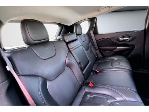 Used 2019 Jeep Cherokee Limited AWD/4WD image 23