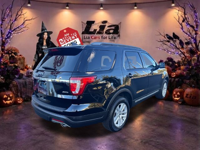 Used 2018 Ford Explorer XLT AWD/4WD image 3