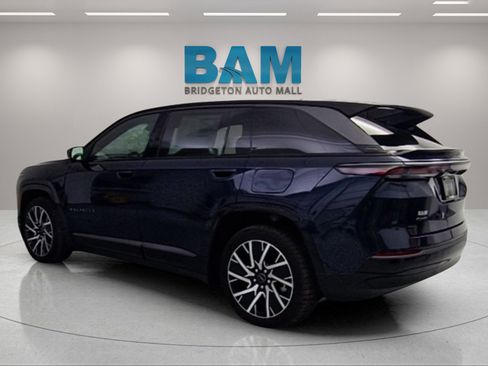 New 2025 Jeep Wagoneer Limited image 5