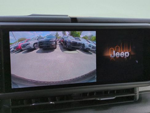 Used 2025 Jeep Wrangler Unlimited Sport AWD/4WD image 16