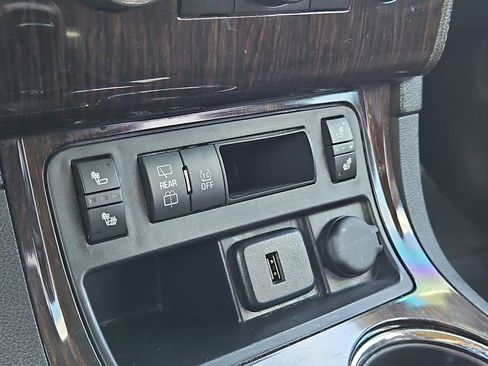 Used 2017 Chevrolet Traverse LT w/ Style and Technology Package FWD image 28