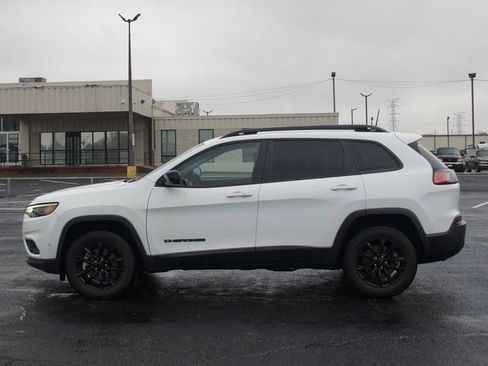 Used 2023 Jeep Cherokee Altitude Lux image 13