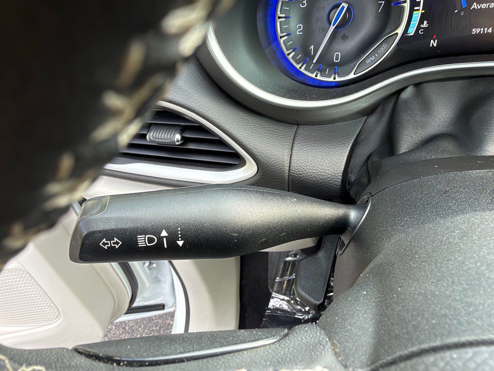 Used 2024 Chrysler Pacifica Touring-L FWD image 30
