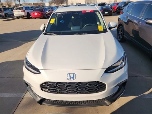 Used 2023 Honda HR-V LX image 2