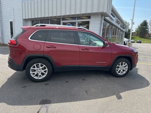 Certified 2017 Jeep Cherokee Latitude w/ Comfort/Convenience Group AWD/4WD image 4