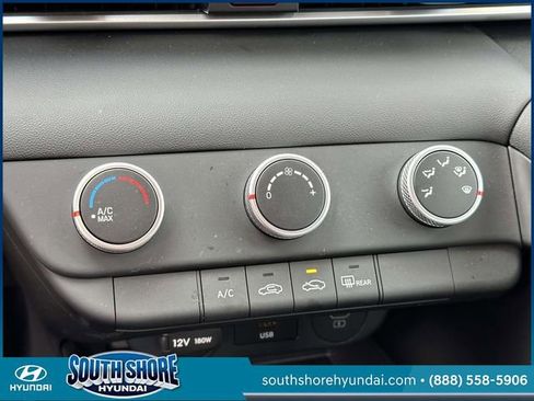 Certified 2025 Hyundai Elantra SE image 30