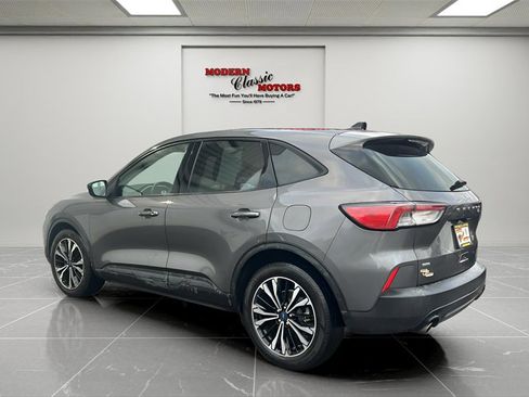 Used 2022 Ford Escape SE w/ SE Sport Appearance Package image 5