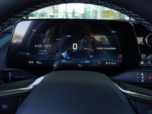 New 2025 Chevrolet Equinox EV LT image 17