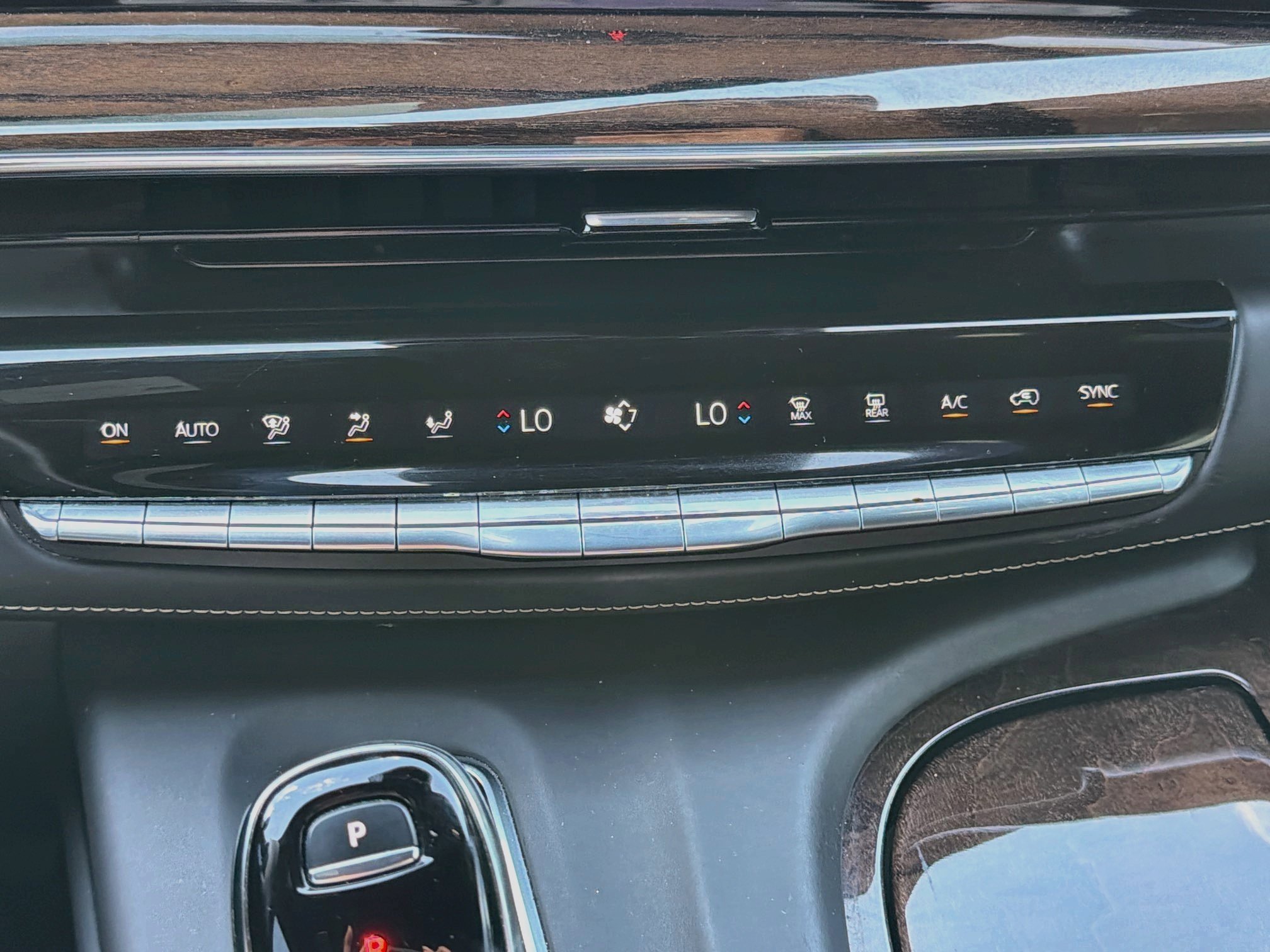 Used 2022 Cadillac Escalade Premium Luxury Platinum AWD/4WD image 37