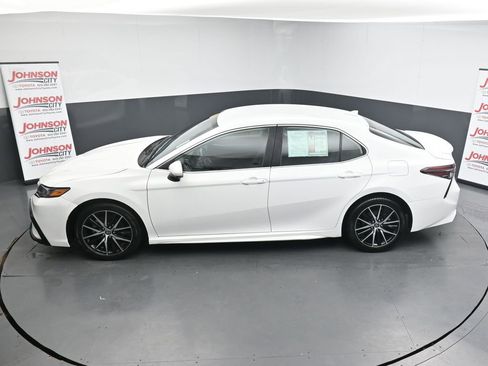 Used 2023 Toyota Camry SE FWD image 28