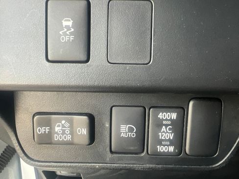 Used 2023 Toyota Tacoma TRD Off-Road w/ Technology Package AWD/4WD image 13