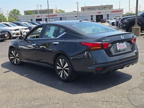 Used 2022 Nissan Altima 2.5 SV FWD image 15