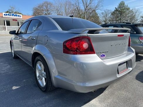 Used 2013 Dodge Avenger SE image 4