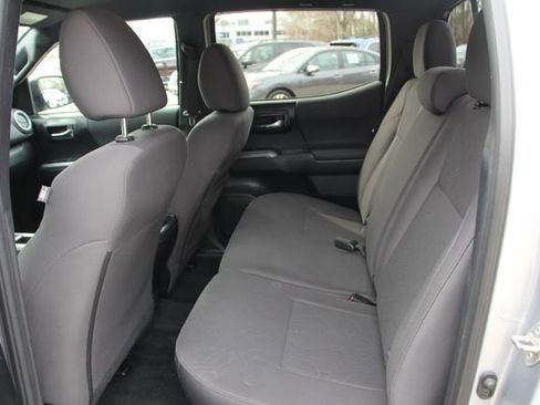 Used 2018 Toyota Tacoma TRD Off-Road w/ Technology Package image 32