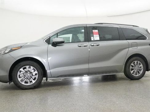 New 2026 Toyota Sienna XLE FWD image 14