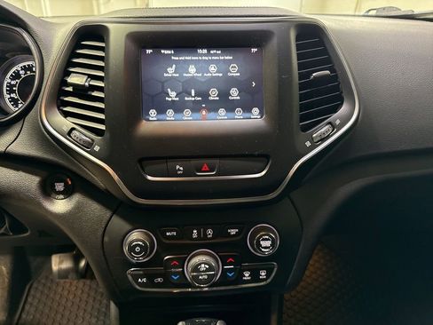 Used 2019 Jeep Cherokee Latitude Plus image 16