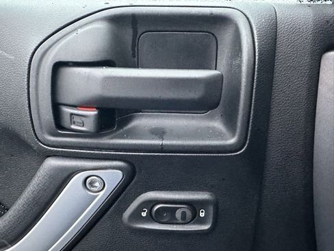 Used 2017 Jeep Wrangler Sahara w/ Dual Top Group image 18