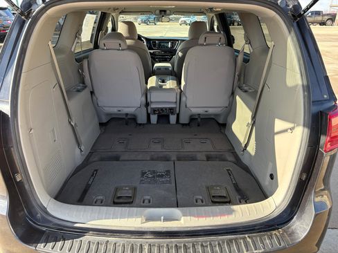 Used 2019 Kia Sedona LX image 15