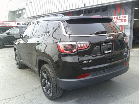Used 2023 Jeep Compass Limited w/ Sun and Sound Group AWD/4WD image 7