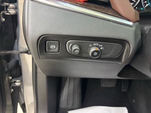 Used 2018 Buick Enclave Avenir w/ Avenir Technology Package FWD image 34