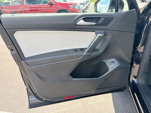 Used 2018 Volkswagen Tiguan SEL AWD/4WD image 14