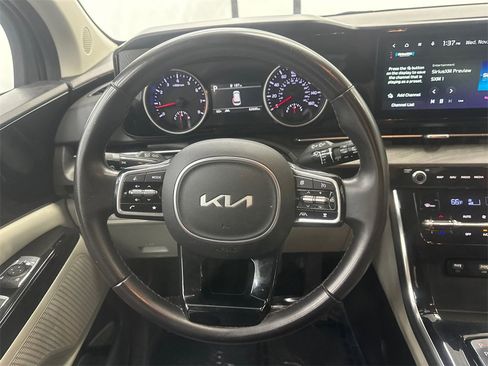 Used 2024 Kia Carnival EX image 25