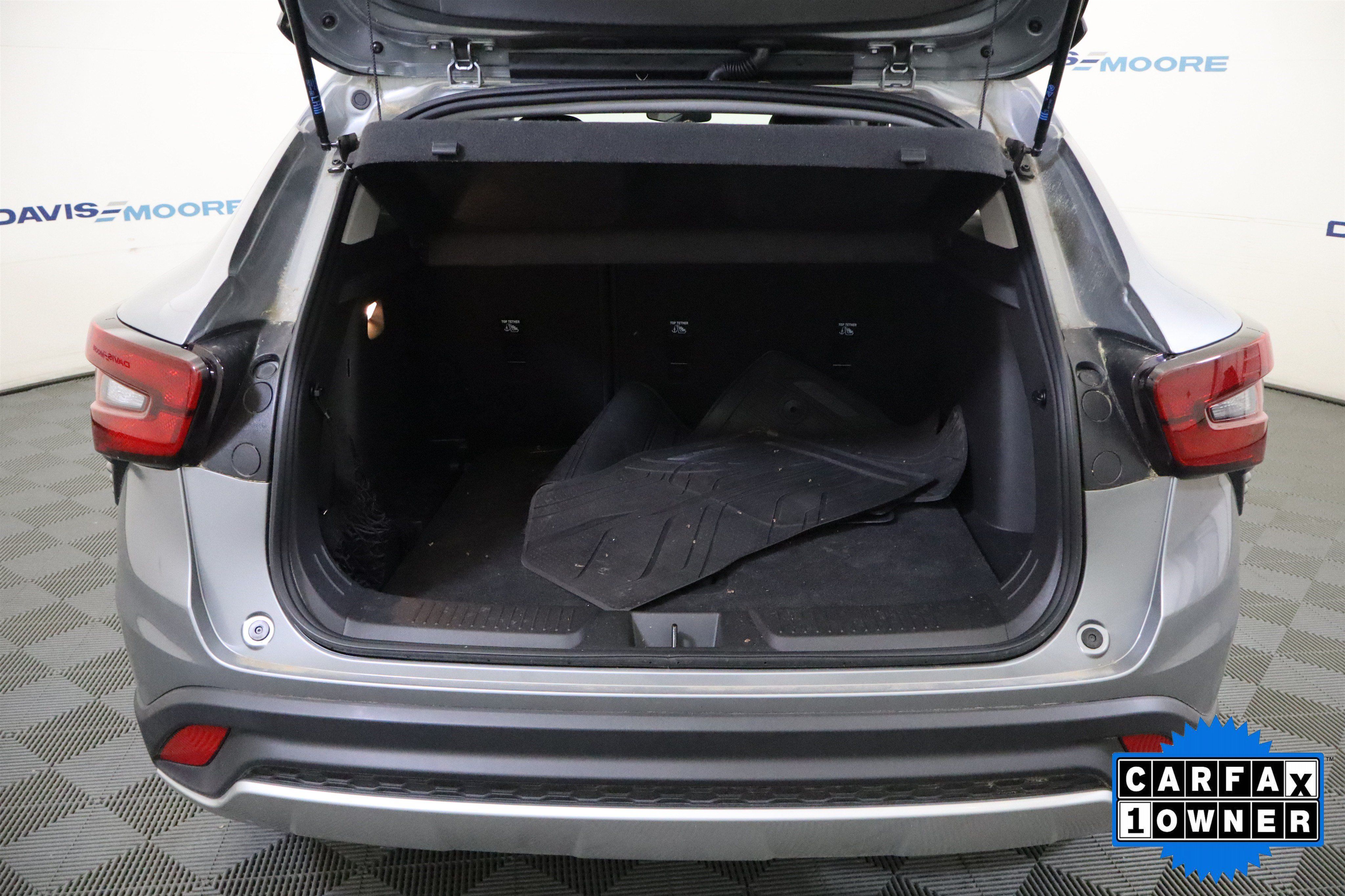 Used 2025 Chevrolet Trax LT FWD image 9