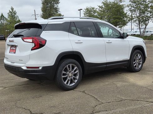 Used 2024 GMC Terrain SLT image 4