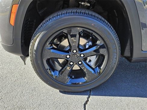 New 2025 Jeep Grand Cherokee Altitude image 9