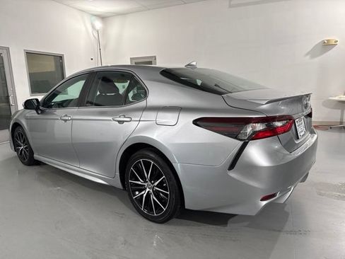 Used 2021 Toyota Camry SE FWD image 6