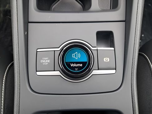 New 2025 Volkswagen Tiguan SE FWD image 24