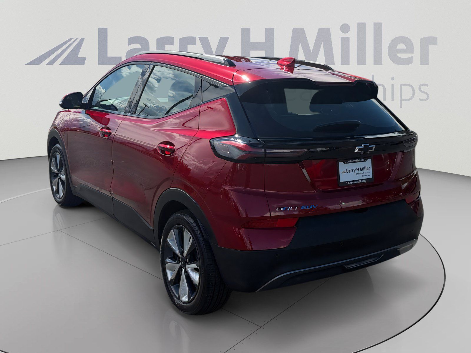 Used 2022 Chevrolet Bolt EUV LT w/ Convenience Package FWD image 3