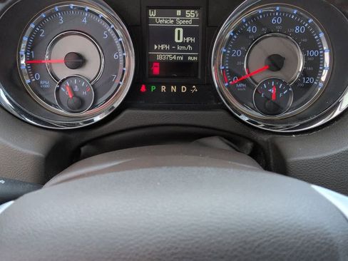 Used 2014 Chrysler Town & Country Touring-L w/ Driver Convenience Group image 31