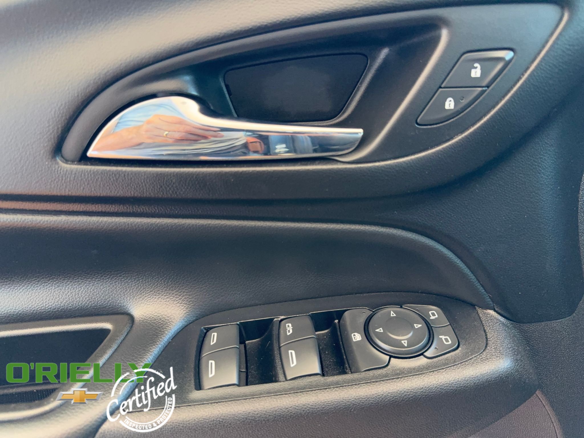 Used 2019 Chevrolet Equinox LT w/ LPO, Blackout Package FWD image 13