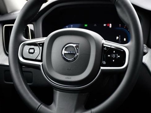Certified 2025 Volvo XC60 B5 Plus image 17