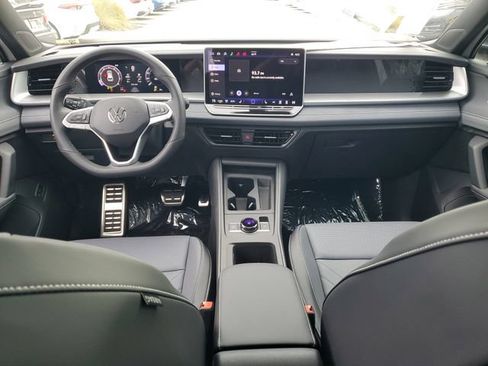 New 2026 Volkswagen Tiguan SE R-Line FWD image 13
