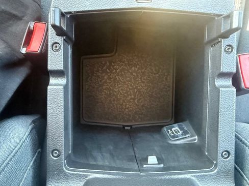 Used 2025 Jeep Wrangler Unlimited Sahara AWD/4WD image 33