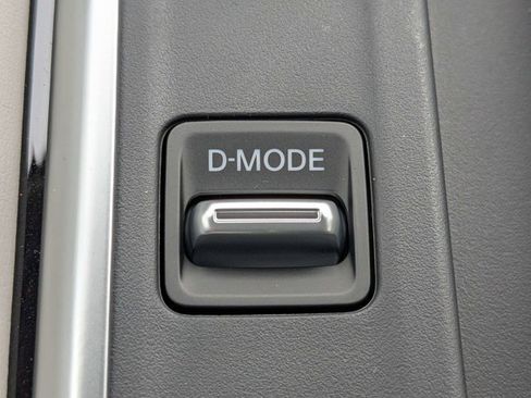 New 2025 Nissan Pathfinder SL image 32