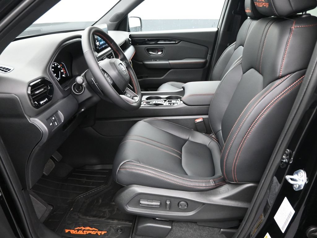 Certified 2025 Honda Pilot TrailSport image 9